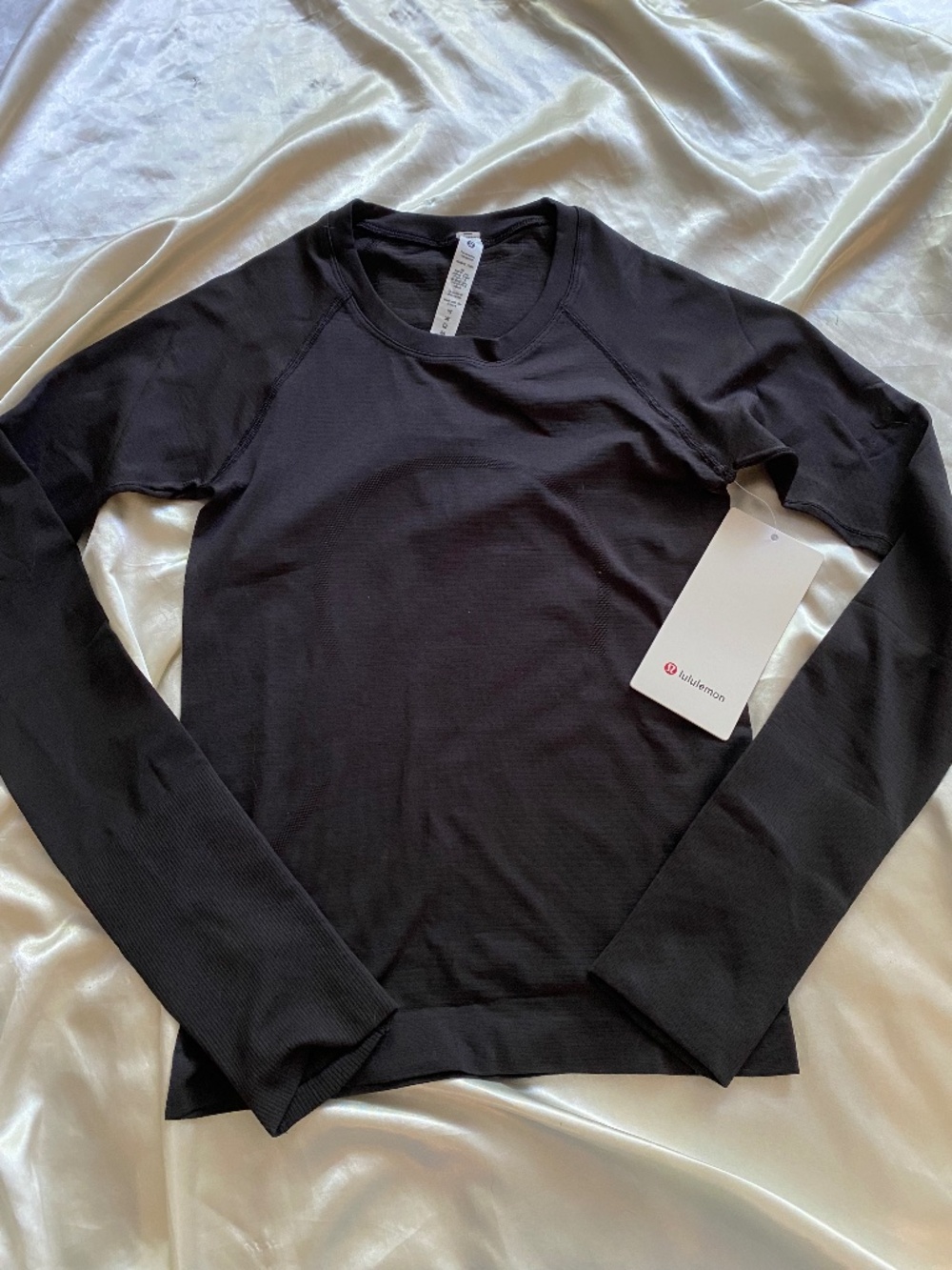 NWT Lululemon Swiftly Tech 2.0 Race Long Sleeve Black Size 4